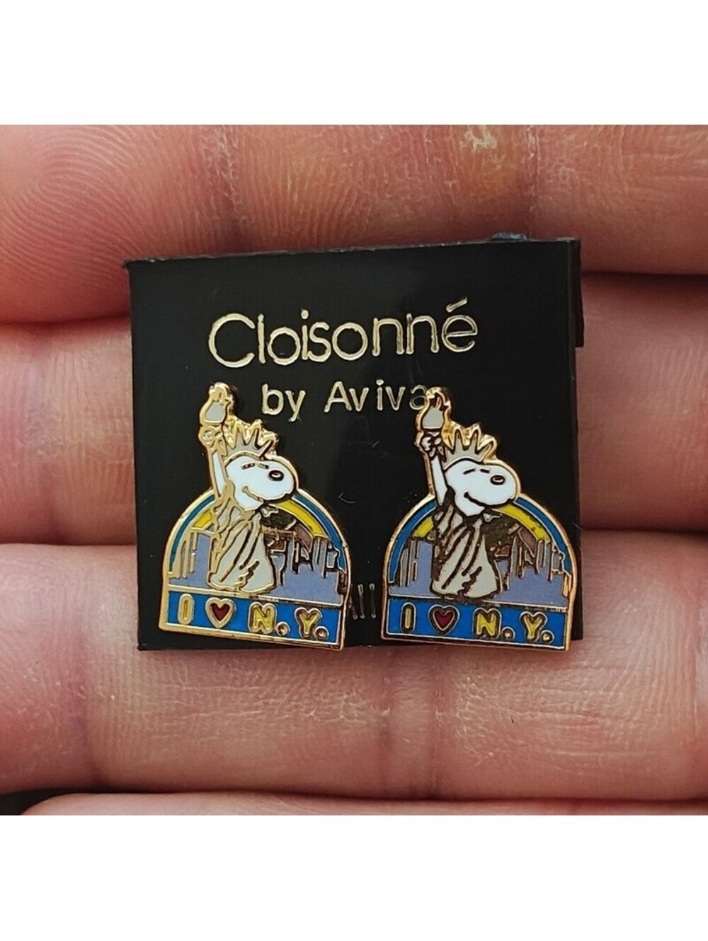 1970s Peanuts Snoopy " I Love N.Y. Gold Tone Cloisonné Stud Enamel Earrings New.
